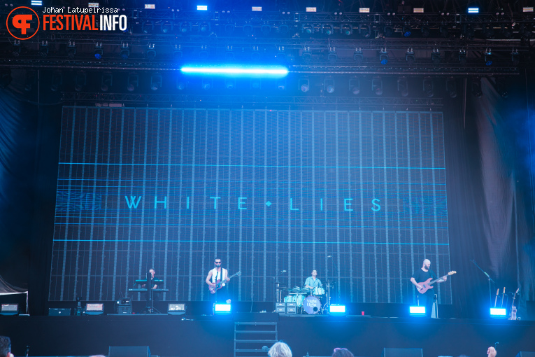White Lies op Pinkpop 2026 - zondag foto