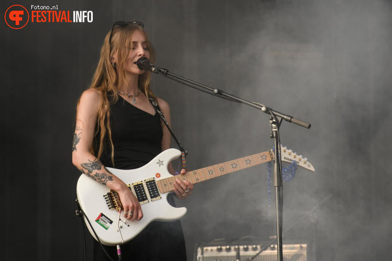 Wet Leg op Pinkpop 2026 - zondag foto