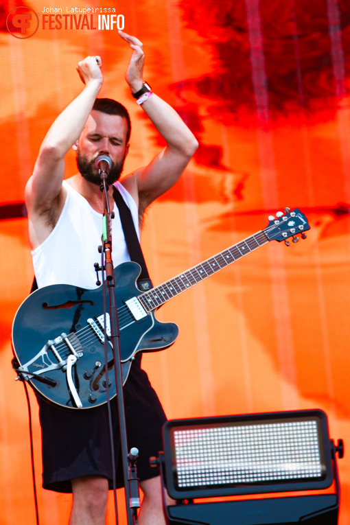 White Lies op Pinkpop 2026 - zondag foto