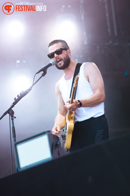 White Lies op Pinkpop 2026 - zondag foto