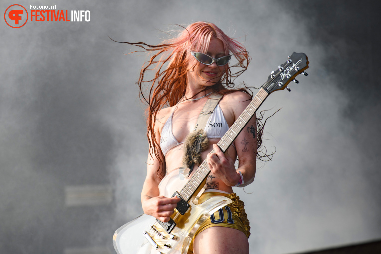 Wet Leg op Pinkpop 2026 - zondag foto