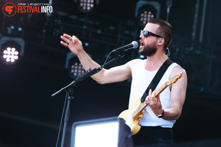 White Lies op Pinkpop 2026 - zondag foto