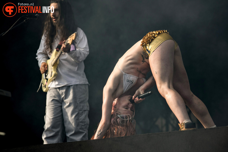 Wet Leg op Pinkpop 2026 - zondag foto