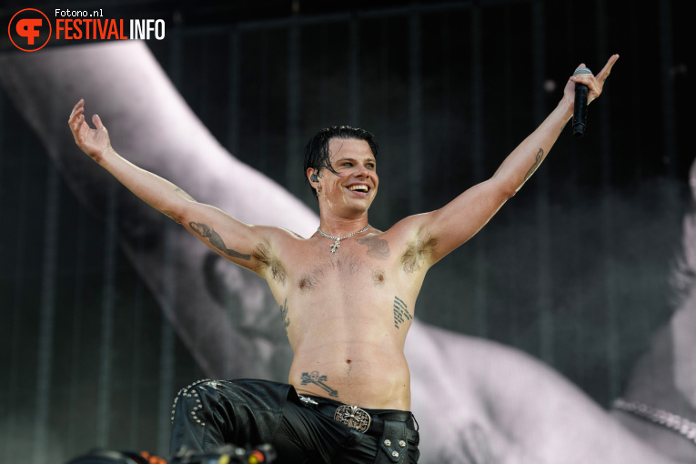 Yungblud op Pinkpop 2026 - zondag foto