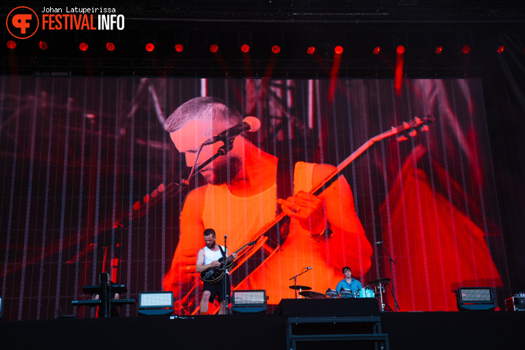 White Lies op Pinkpop 2026 - zondag foto