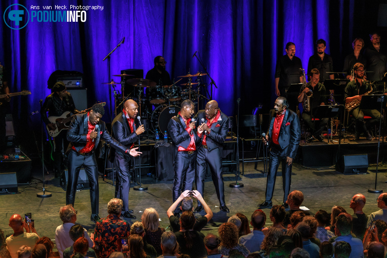The Temptations op The Four Tops & The Temptations - 23/06 - TivoliVredenburg foto