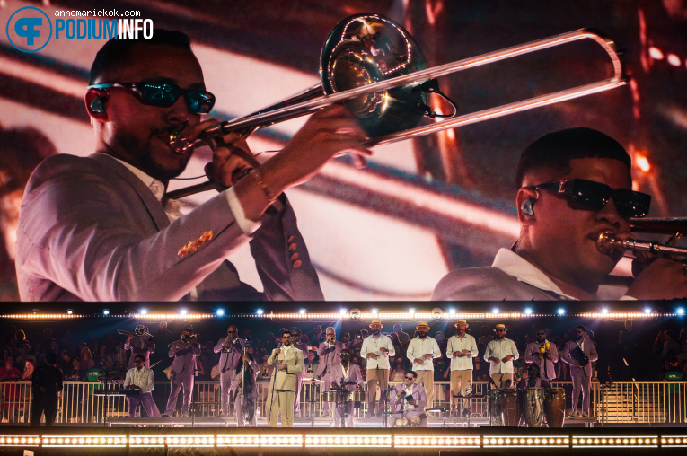 Bad Bunny op Bad Bunny - DeBÍ TiRAR MáS FOToS World Tour - 23/06 - Gelredome foto