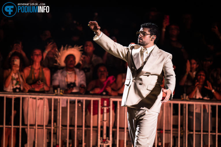 Bad Bunny op Bad Bunny - DeBÍ TiRAR MáS FOToS World Tour - 23/06 - Gelredome foto
