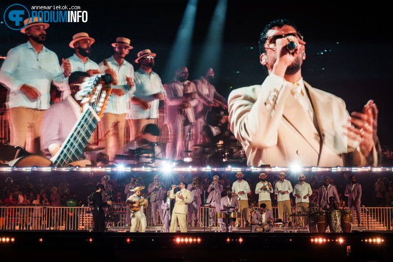 Bad Bunny op Bad Bunny - DeBÍ TiRAR MáS FOToS World Tour - 23/06 - Gelredome foto