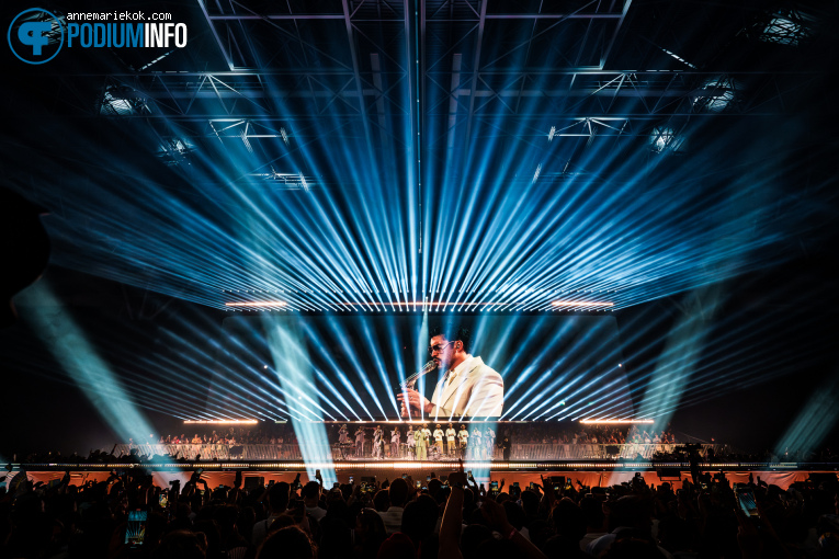Bad Bunny op Bad Bunny - DeBÍ TiRAR MáS FOToS World Tour - 23/06 - Gelredome foto