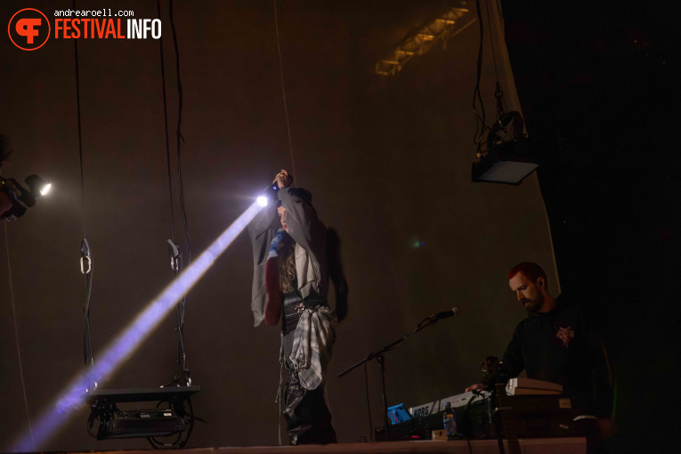 Oklou op Roskilde Festival 2026 foto