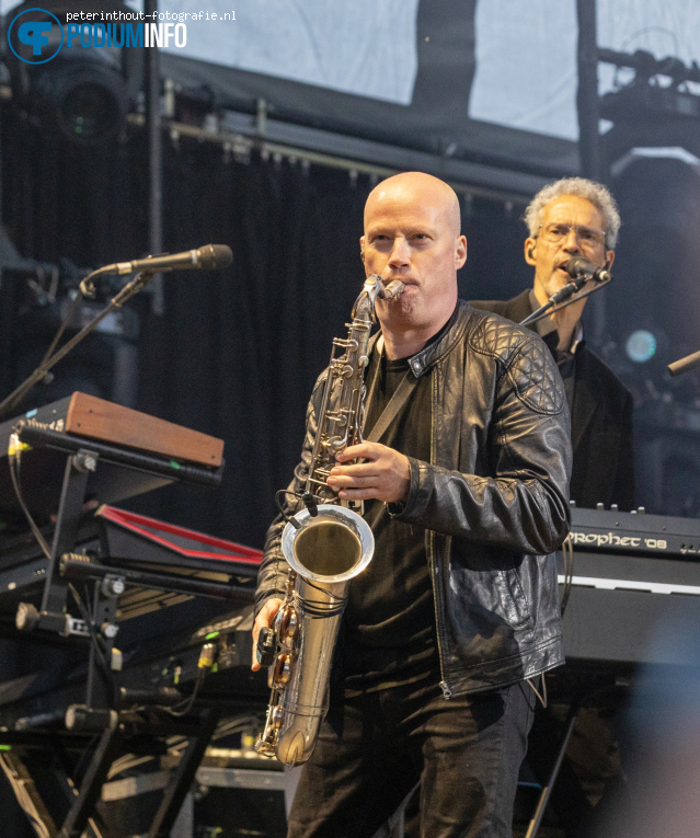 Level 42 op Level 42 + Matt Bianco - Royal Park Live - 02/07 - Paleis Soestdijk foto