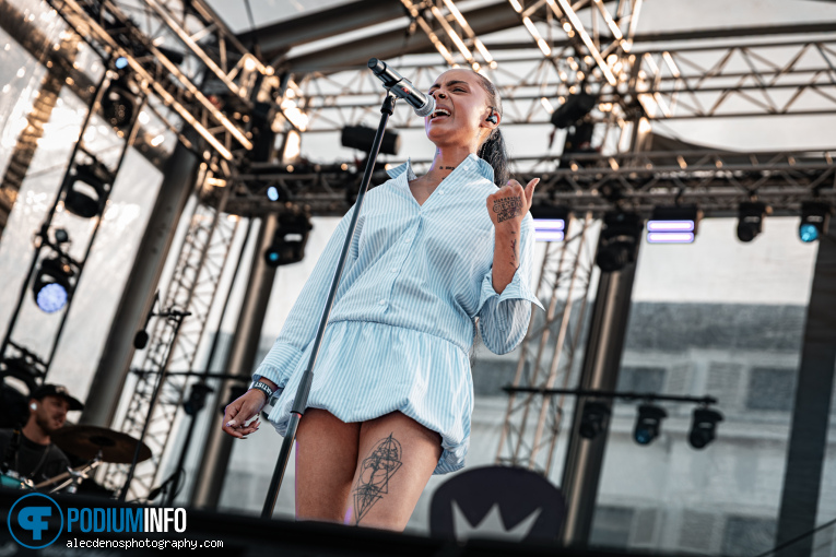 Zoë Livay op Bløf - Royal Park Live - 03/07 - Paleis Soestdijk foto