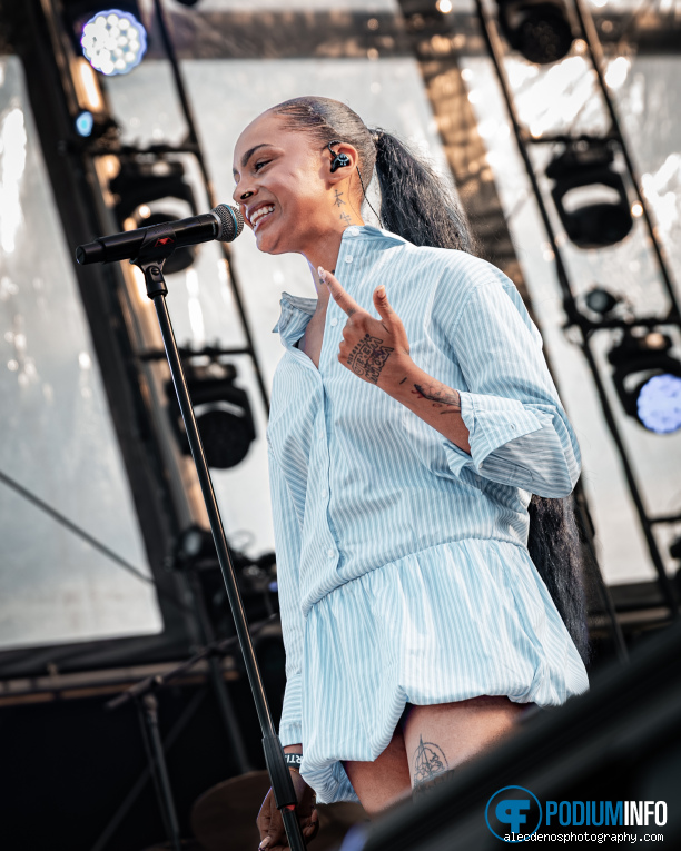 Zoë Livay op Bløf - Royal Park Live - 03/07 - Paleis Soestdijk foto