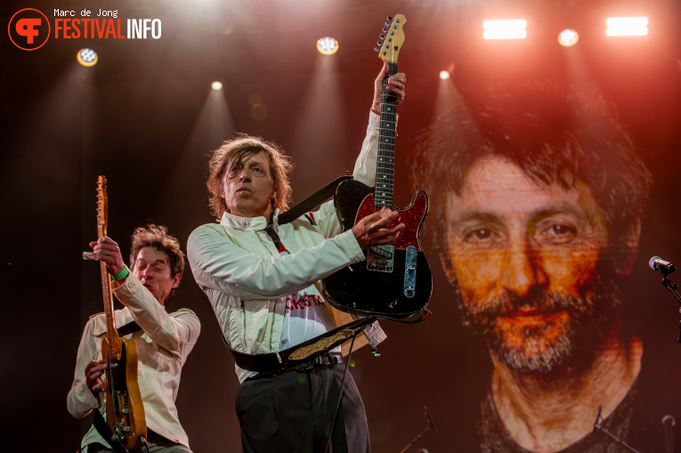 The Fatal Flowers op Bospop 2026 - Zondag foto