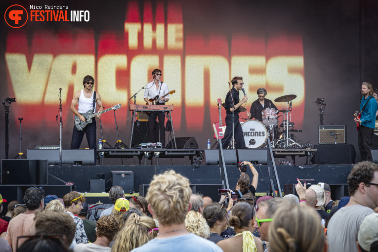 The Vaccines op Zwarte Cross Festival 2026 - Donderdag foto