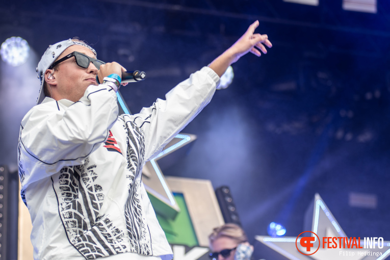 Bankzitters op Zwarte Cross Festival 2026 - Zaterdag foto
