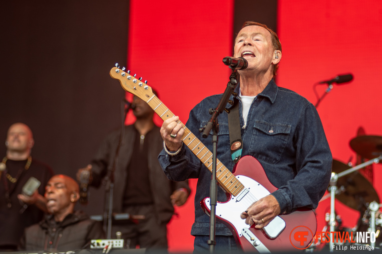 UB40 featuring Ali Campbell op Zwarte Cross Festival 2026 - Zaterdag foto