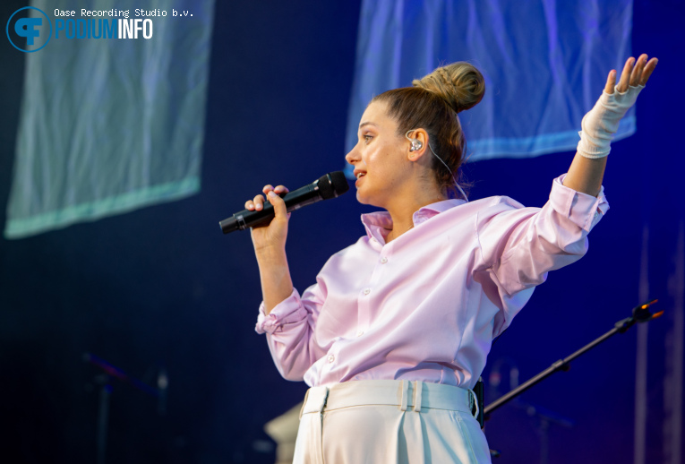 Katie Melua op Slot Zeist Live: Katie Melua - 08/07 - Slot Zeist foto