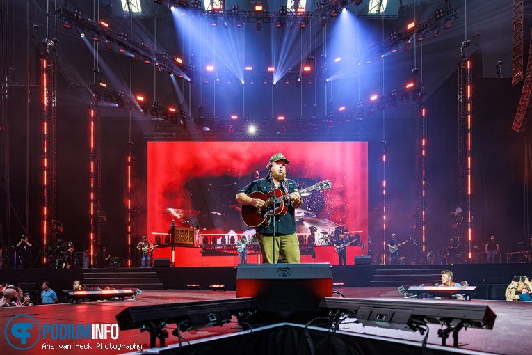 Luke Combs op Luke Combs -  My Kinda Saturday Night Tour - 11/07 - Johan Cruijff ArenA foto