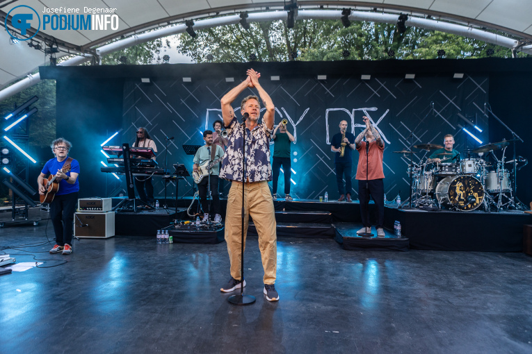 Diggy Dex op Diggy Dex - 18/07 - Zuiderparktheater foto