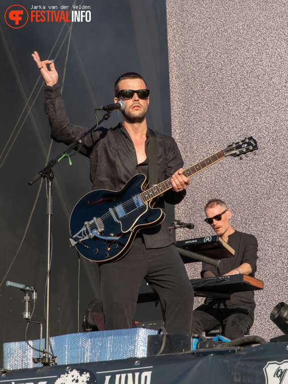 White Lies op M'era Luna 2026 foto