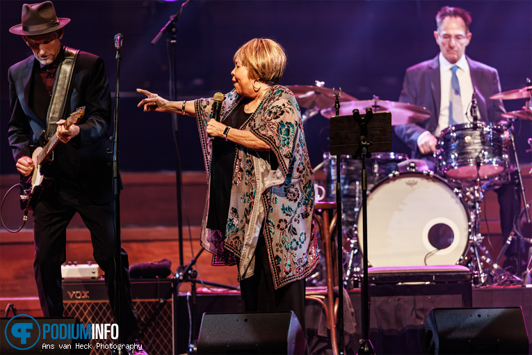 Mavis Staples op Mavis Staples - 10/08 - Concertgebouw foto