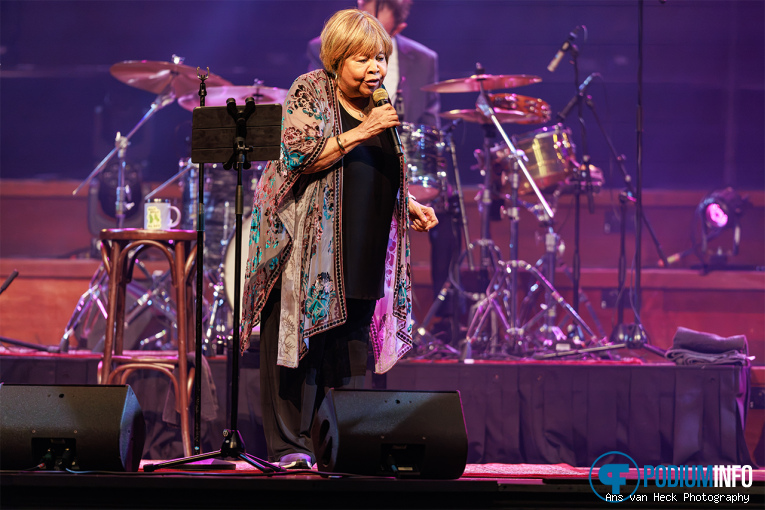 Mavis Staples op Mavis Staples - 10/08 - Concertgebouw foto