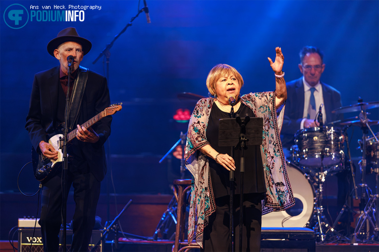 Mavis Staples op Mavis Staples - 10/08 - Concertgebouw foto