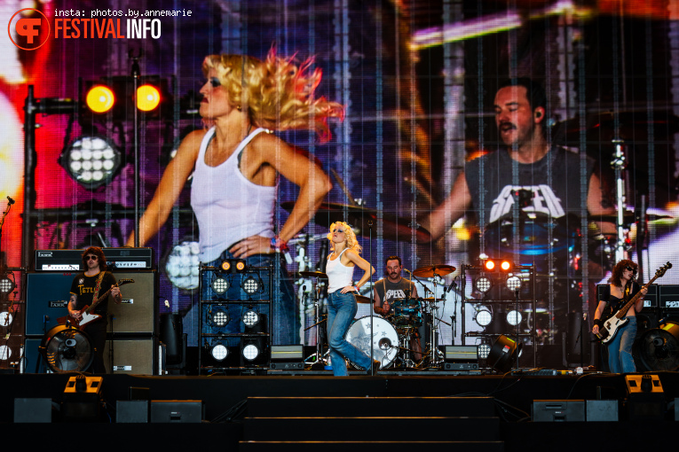 Amyl and The Sniffers op Lowlands 2026 - Vrijdag foto