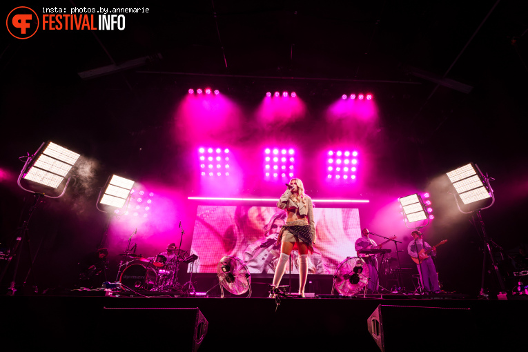 Skye Newman op Lowlands 2026 - Vrijdag foto