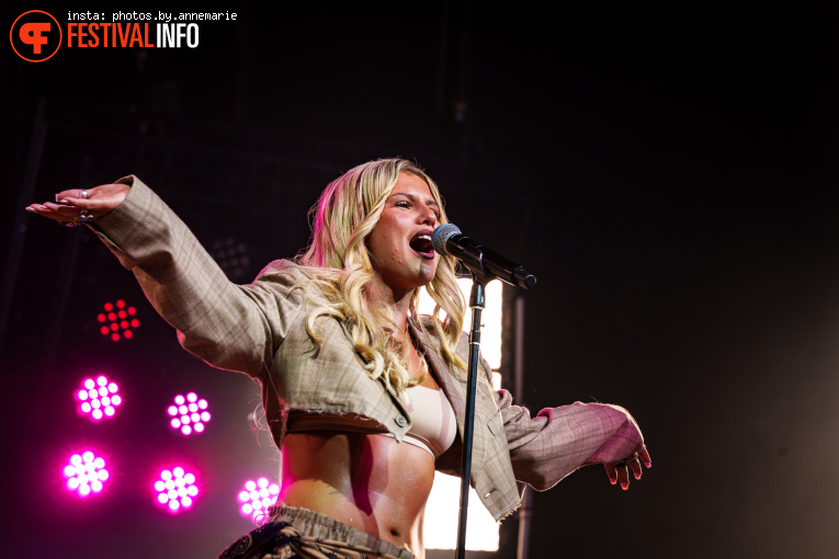 Skye Newman op Lowlands 2026 - Vrijdag foto