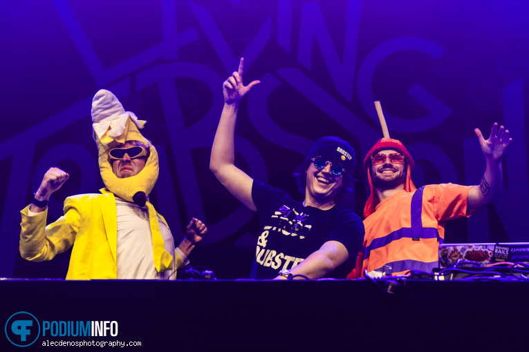 Explorers of the internet op The Living Tombstone - 30/08 - TivoliVredenburg foto