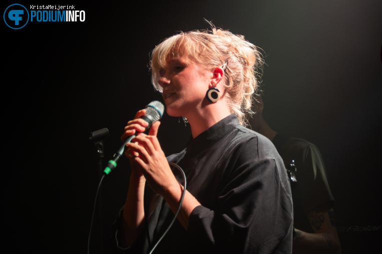 Danique Jeanne op Zoë Low - 08/09 - Cinetol foto
