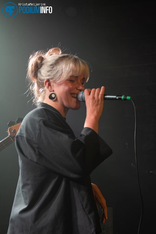 Danique Jeanne op Zoë Low - 08/09 - Cinetol foto