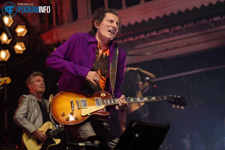 Ronnie Wood and his band op Ronnie Wood and his band - 08/09 - Paradiso foto