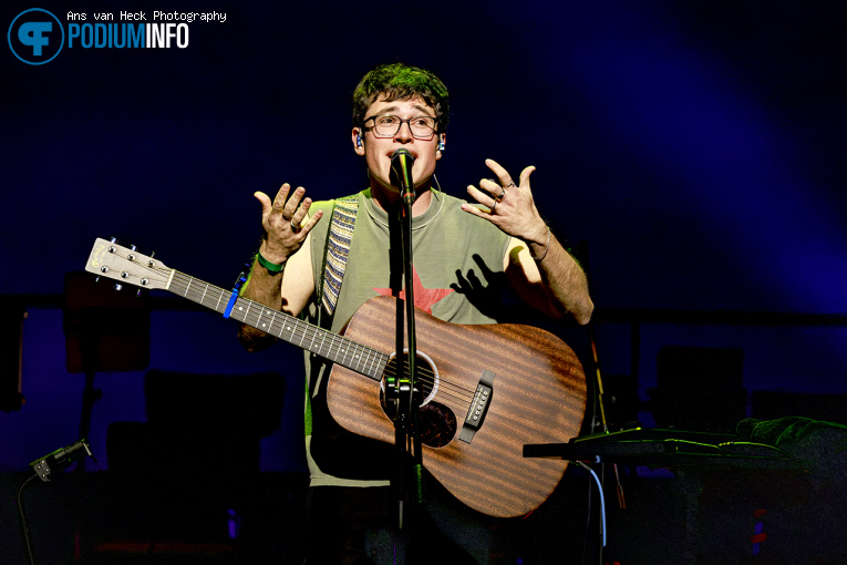 Rob Eberle op Fun Lovin’ Criminals + orkest - 17/09 - TivoliVredenburg foto