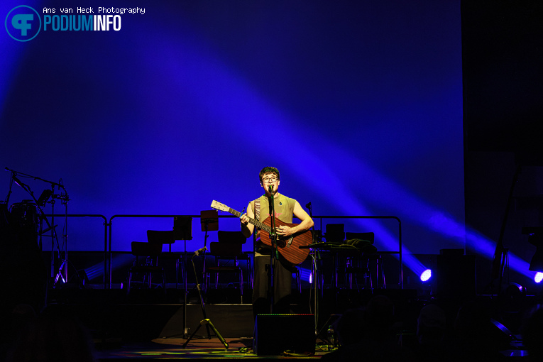Rob Eberle op Fun Lovin’ Criminals + orkest - 17/09 - TivoliVredenburg foto