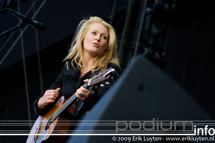 Miss Montreal op Coldplay - 10/9 - Goffertpark foto