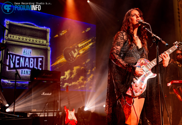 Ally Venable op Ally Venable - 20/09 - Luxor Live foto
