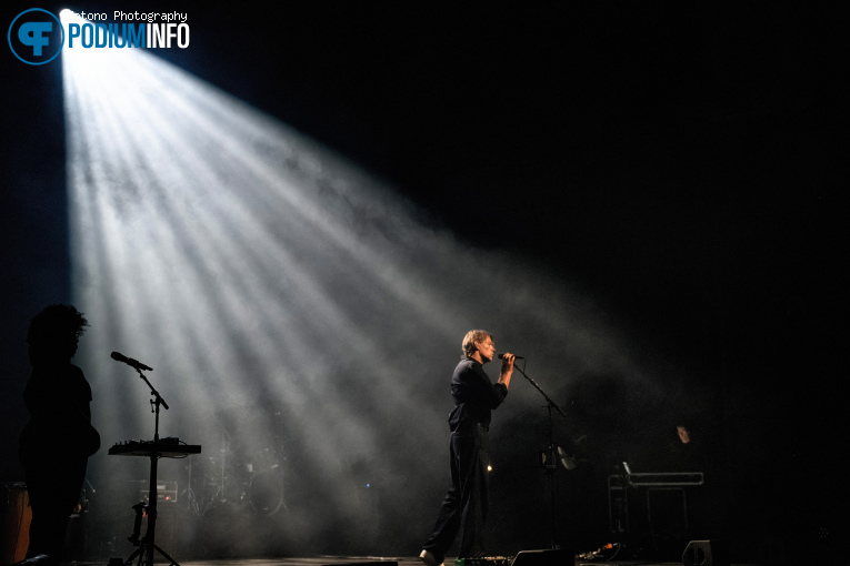 Ed O'brien op Ed O'brien - 04/10 - Koninklijk Theater Carré foto