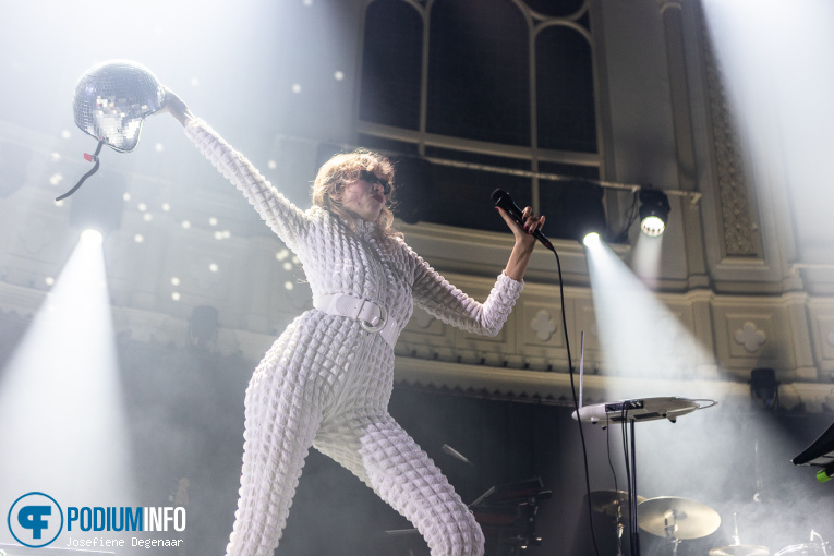 Ora The Molecule op Young the Giant - 15/10 - Paradiso foto