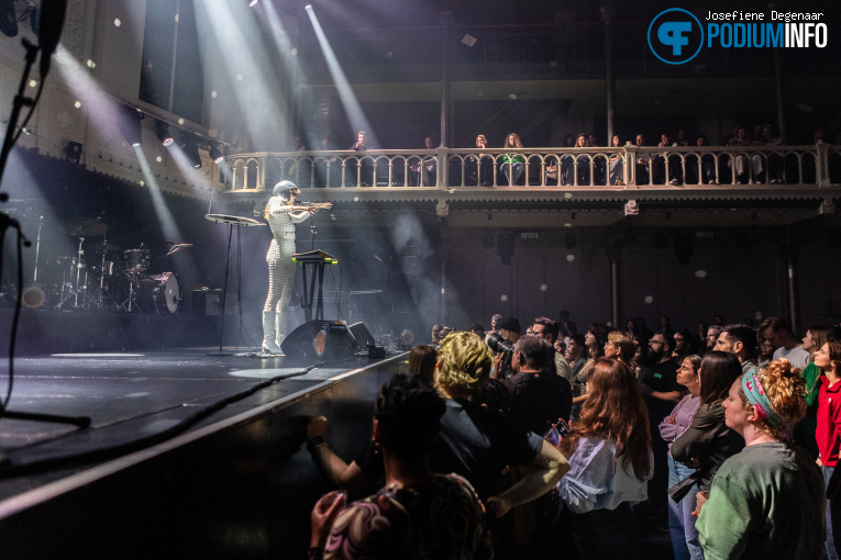 Ora The Molecule op Young the Giant - 15/10 - Paradiso foto