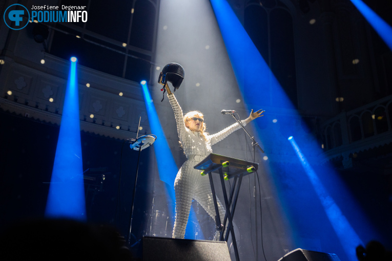Ora The Molecule op Young the Giant - 15/10 - Paradiso foto