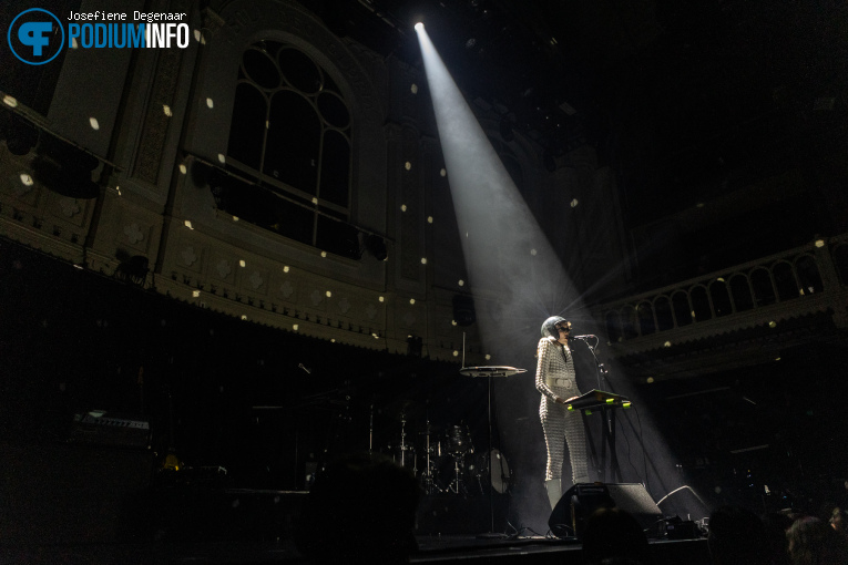 Ora The Molecule op Young the Giant - 15/10 - Paradiso foto