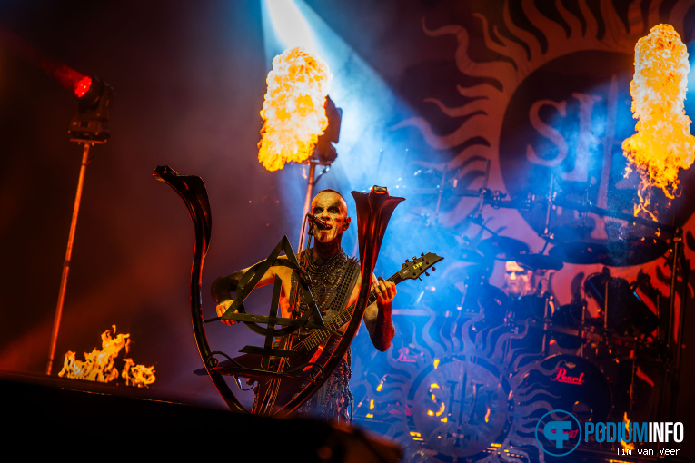 Behemoth op Behemoth / Dimmu Borgir - 18/10 - Mainstage foto
