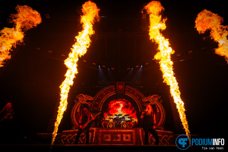 Amon Amarth op Amon Amarth - 20/10 - Mainstage foto