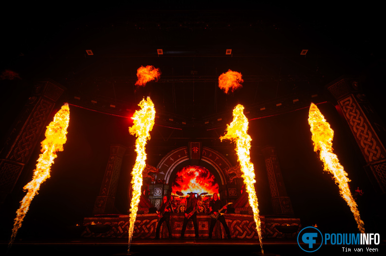 Amon Amarth op Amon Amarth - 20/10 - Mainstage foto