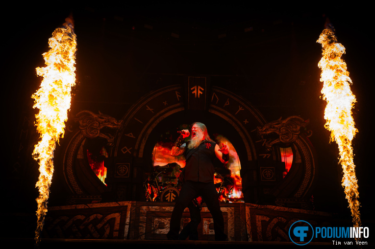 Amon Amarth op Amon Amarth - 20/10 - Mainstage foto