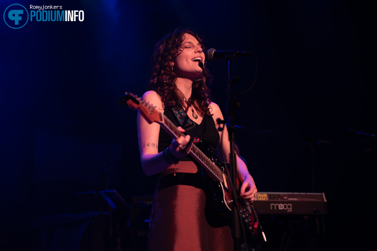 Iris Jean op Celine Cairo - 22/10 - TivoliVredenburg foto